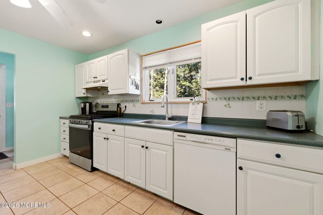 24 Sixth Street, Hazlet, NJ 07734