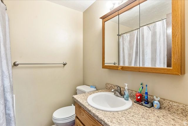 5045 S 2500 W, Roy, UT 84067