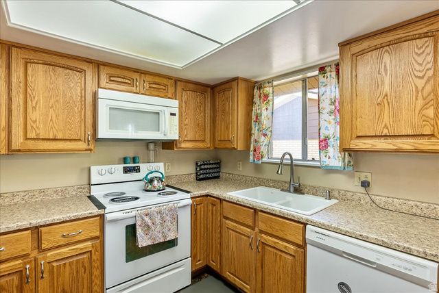 5045 S 2500 W, Roy, UT 84067