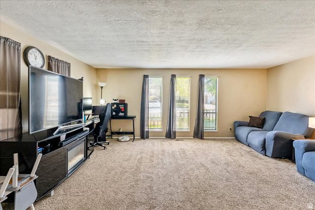 5045 S 2500 W, Roy, UT 84067