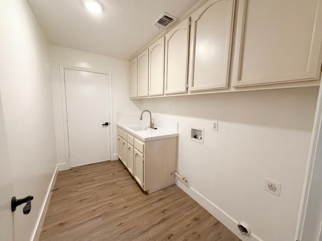 703 Shasta St, Roseville, CA 95678