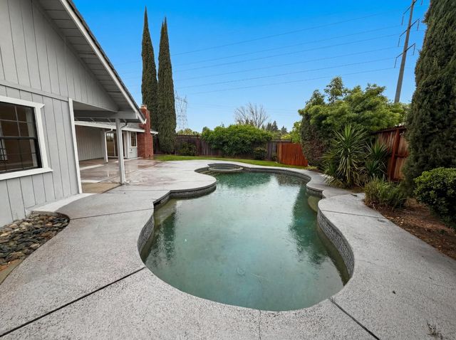 703 Shasta St, Roseville, CA 95678