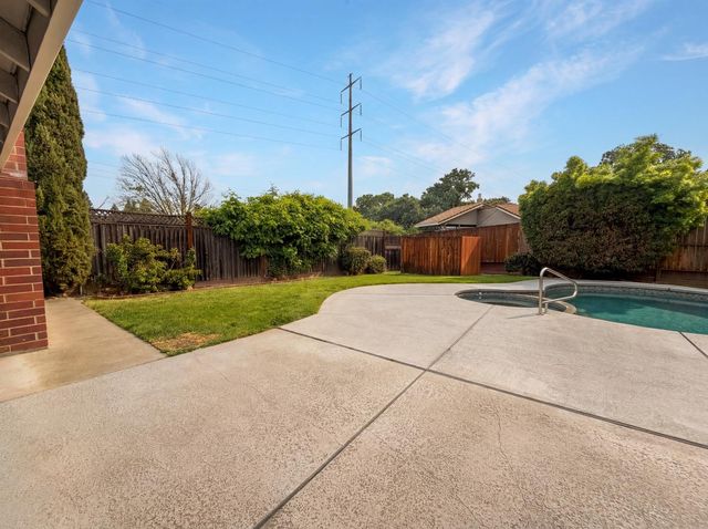703 Shasta St, Roseville, CA 95678
