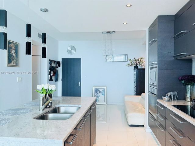 900 Biscayne Blvd 4504, Miami, FL 33132