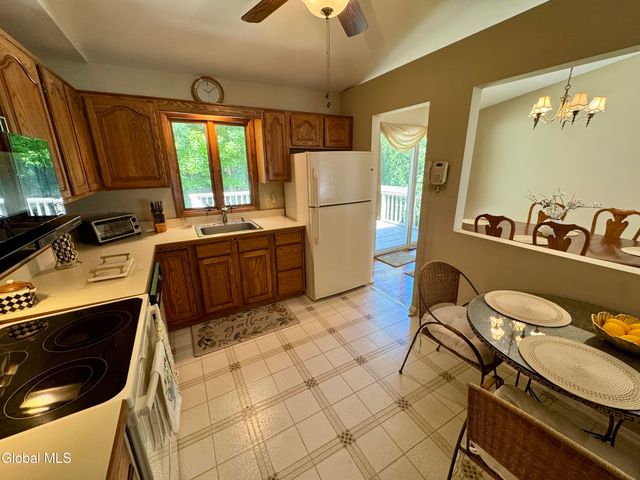 48 Grissom Drive, Clifton Park, NY 12065