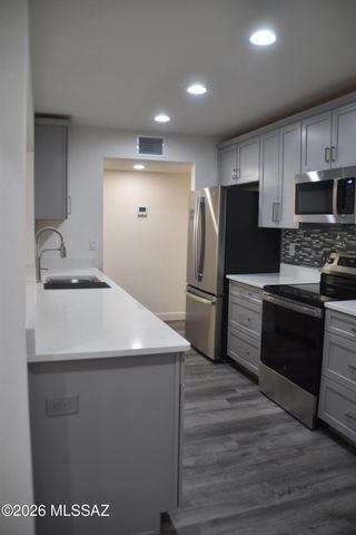 5930 N Placita Del Conde, Tucson, AZ 85718