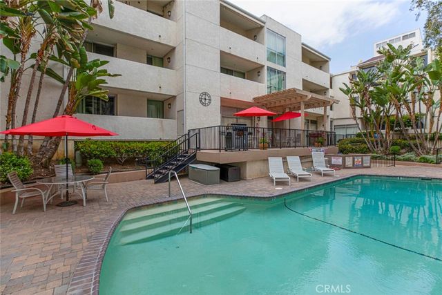 5325 Newcastle Ave. 322, Encino, CA 91316