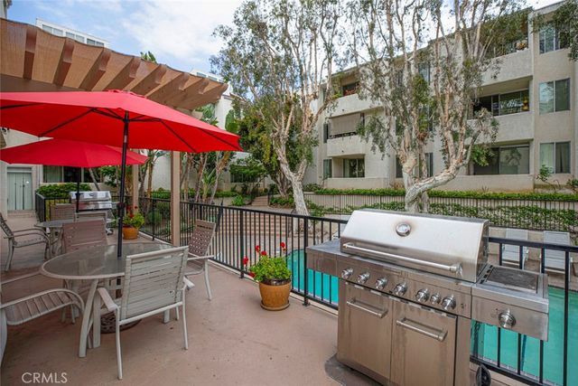5325 Newcastle Ave. 322, Encino, CA 91316