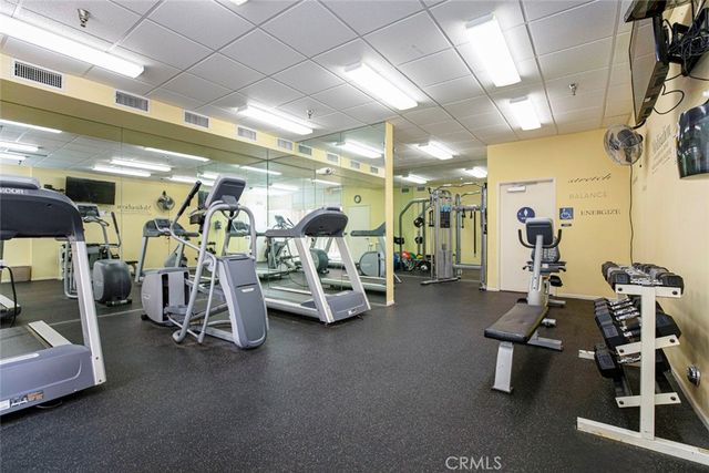 5325 Newcastle Ave. 322, Encino, CA 91316
