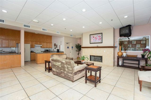 5325 Newcastle Ave. 322, Encino, CA 91316