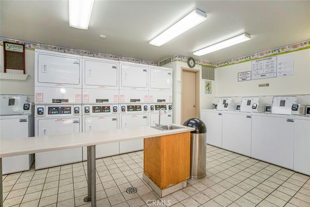 5325 Newcastle Ave. 322, Encino, CA 91316