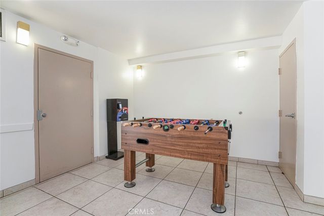 5325 Newcastle Ave. 322, Encino, CA 91316