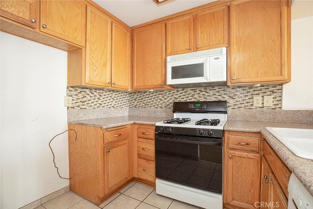 5325 Newcastle Ave. 322, Encino, CA 91316