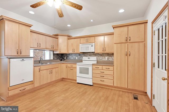 228 E CHERRY ST, Palmyra, PA 17078