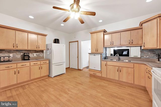 228 E CHERRY ST, Palmyra, PA 17078