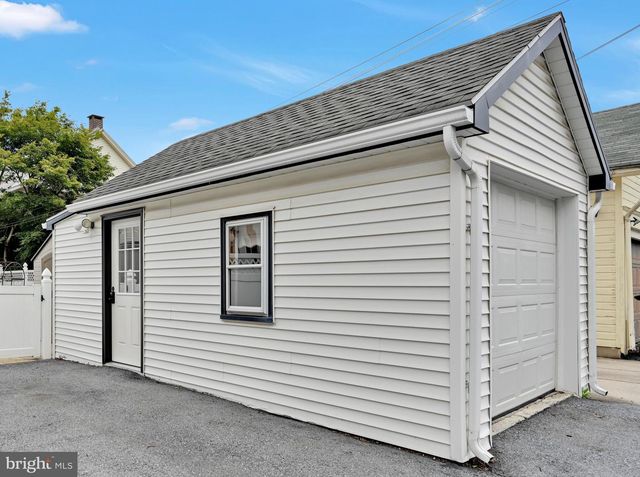 228 E CHERRY ST, Palmyra, PA 17078