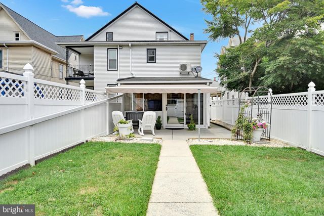 228 E CHERRY ST, Palmyra, PA 17078