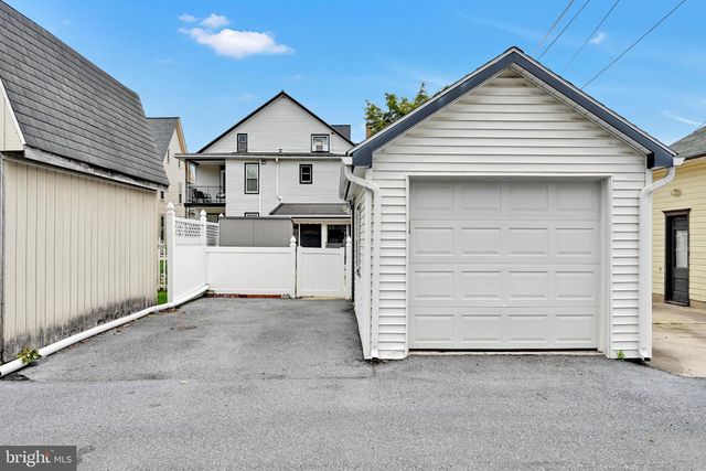228 E CHERRY ST, Palmyra, PA 17078