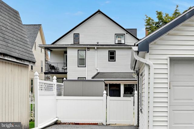 228 E CHERRY ST, Palmyra, PA 17078