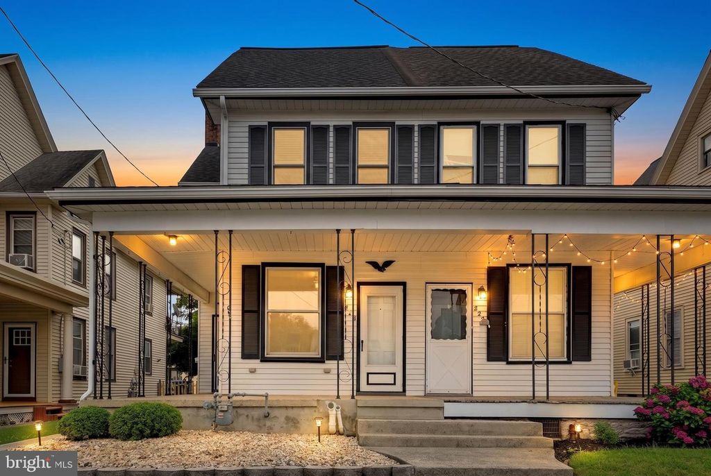 228 E CHERRY ST, Palmyra, PA 17078