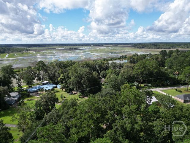 504 Lake Drive, Midway, GA 31320