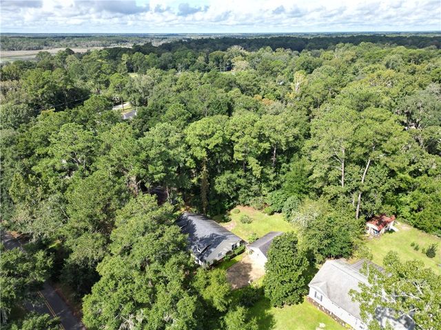 504 Lake Drive, Midway, GA 31320