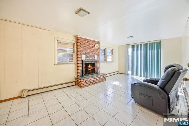 208 Washington Street, Northvale, NJ 07647