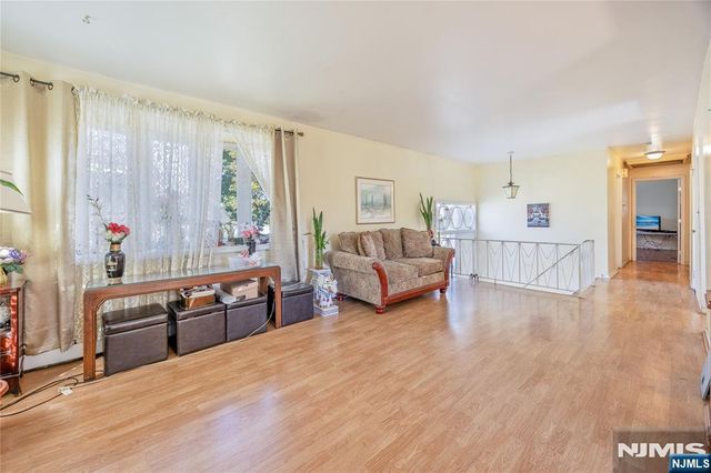 208 Washington Street, Northvale, NJ 07647
