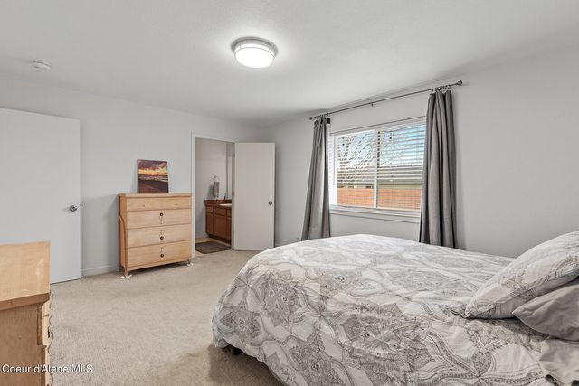 4042 N COUPLES DR, Coeur D'alene, ID 83815