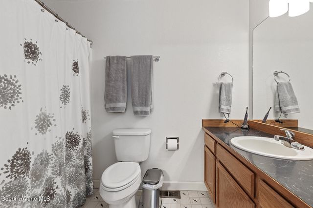 4042 N COUPLES DR, Coeur D'alene, ID 83815