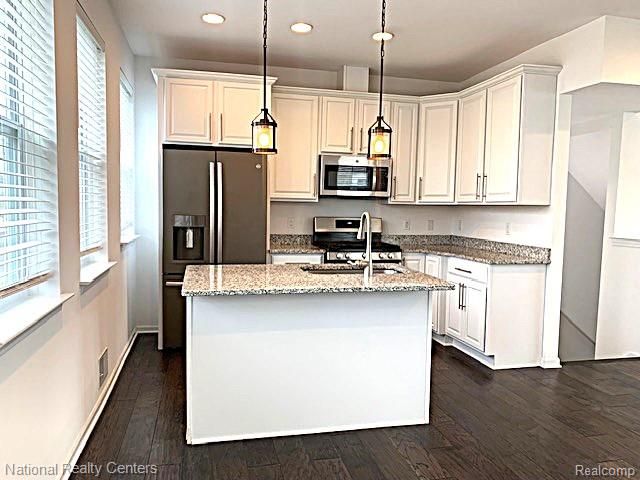 5939 Picall Drive, Troy, MI 48098