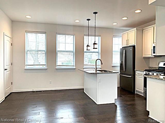 5939 Picall Drive, Troy, MI 48098