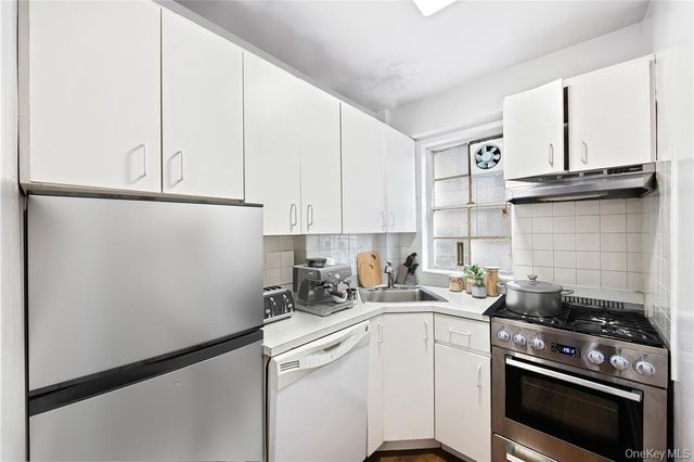 321 E 48th St Apt 9D, New York City, NY 10017