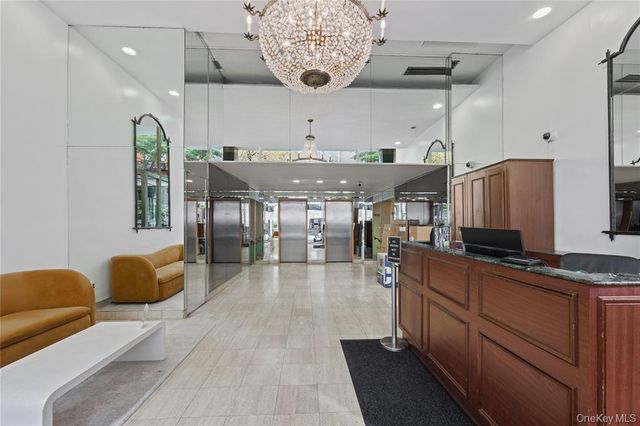 321 E 48th St Apt 9D, New York City, NY 10017