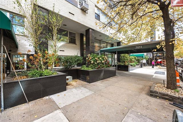 321 E 48th St Apt 9D, New York City, NY 10017