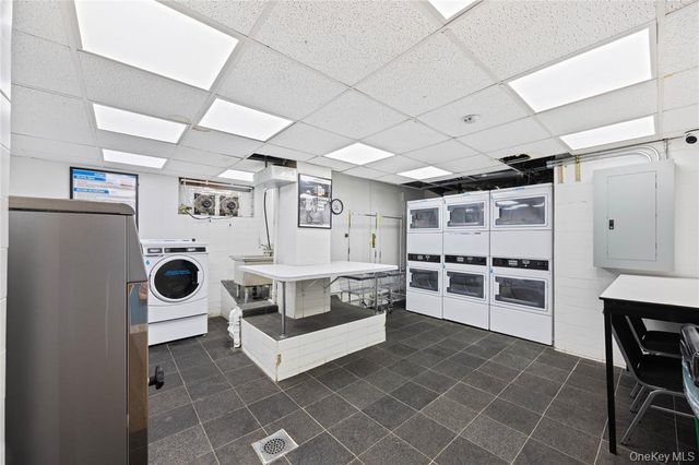 321 E 48th St Apt 9D, New York City, NY 10017