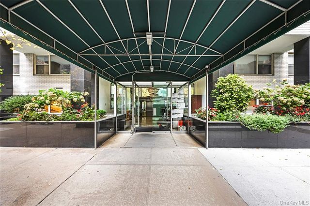 321 E 48th St Apt 9D, New York City, NY 10017