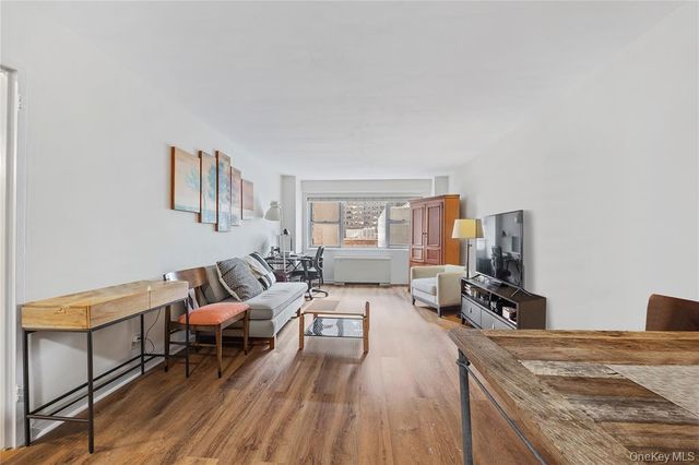 321 E 48th St Apt 9D, New York City, NY 10017