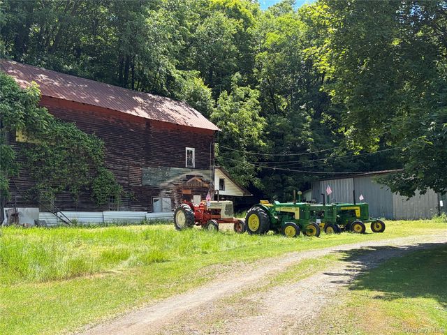 16 Beechwoods Road, Callicoon, NY 12723