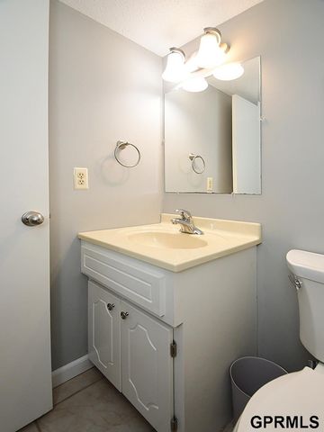 21319 Fieldcrest Drive, Elkhorn, NE 68022