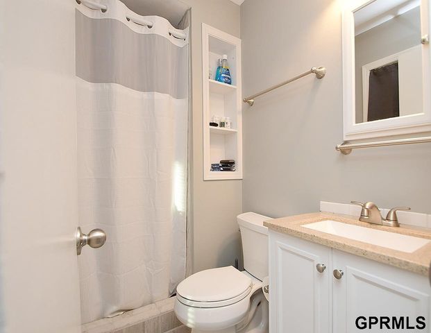 21319 Fieldcrest Drive, Elkhorn, NE 68022