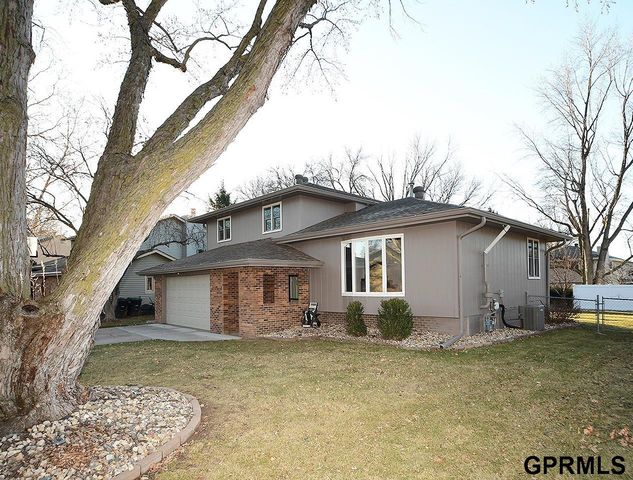 21319 Fieldcrest Drive, Elkhorn, NE 68022