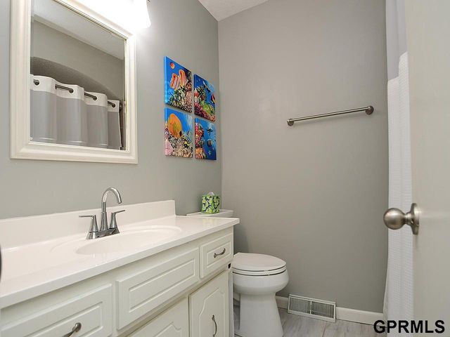 21319 Fieldcrest Drive, Elkhorn, NE 68022