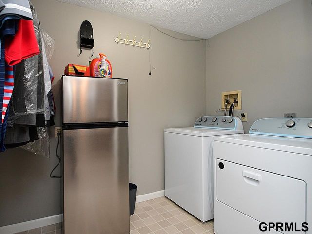 21319 Fieldcrest Drive, Elkhorn, NE 68022