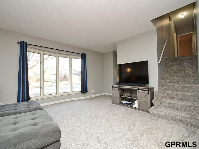 21319 Fieldcrest Drive, Elkhorn, NE 68022