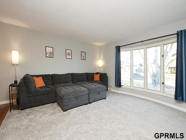 21319 Fieldcrest Drive, Elkhorn, NE 68022