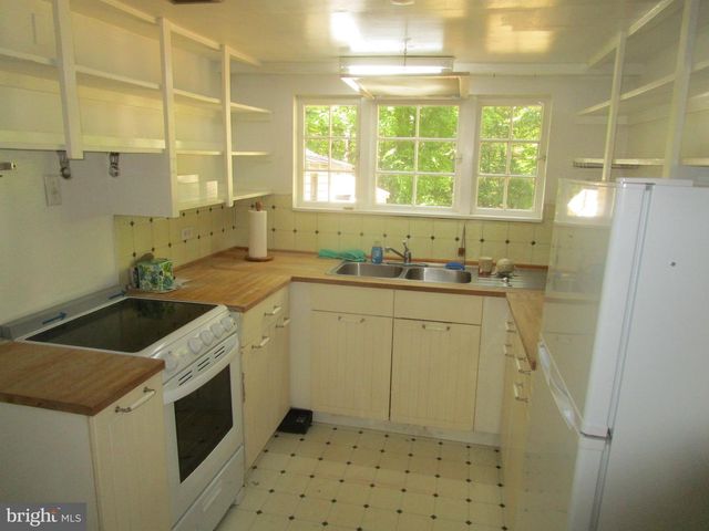 16605 BEALLE HILL RD, Waldorf, MD 20601