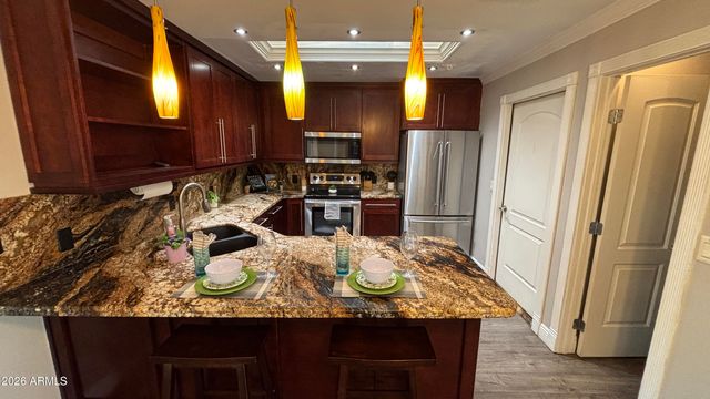 2529 E BLUEFIELD Avenue, Phoenix, AZ 85032