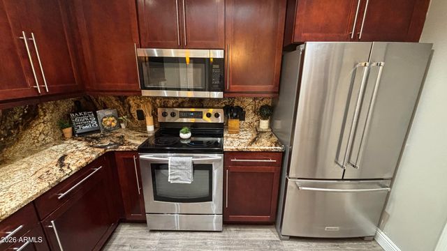 2529 E BLUEFIELD Avenue, Phoenix, AZ 85032