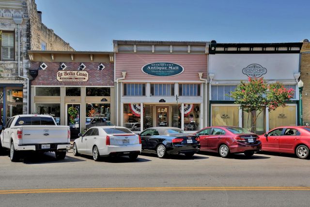 104 Lariat DR, Georgetown, TX 78633